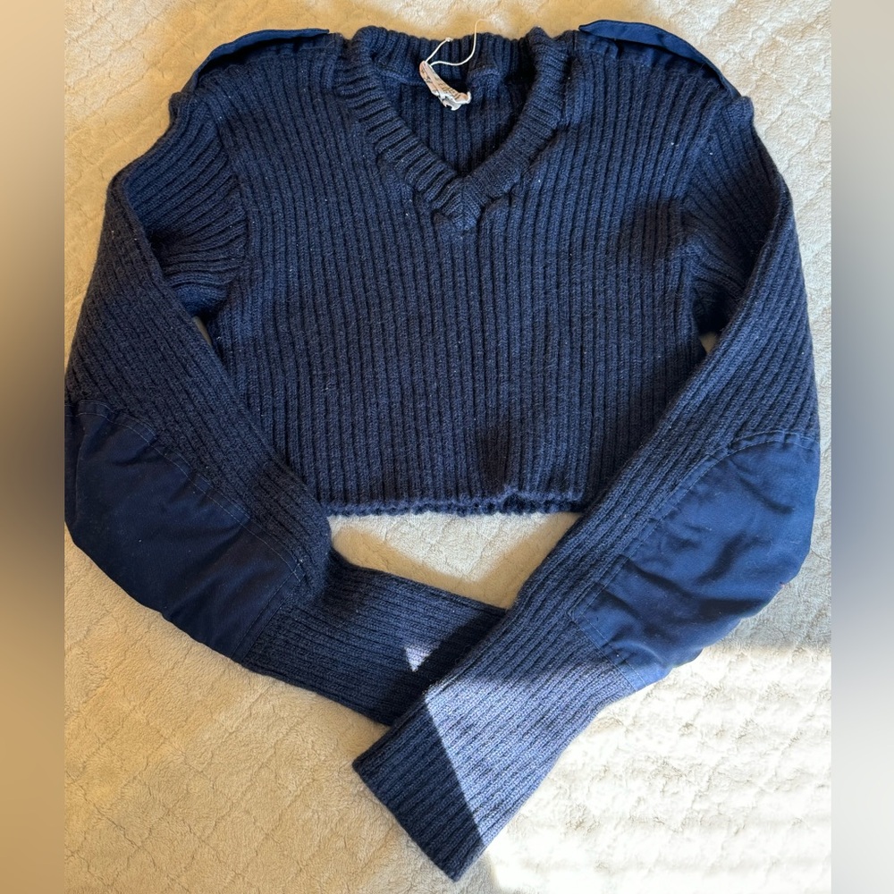 Mid-riff chunky sweater; Navy; Small; 67% Polyester, 33%Cotton; Worn once